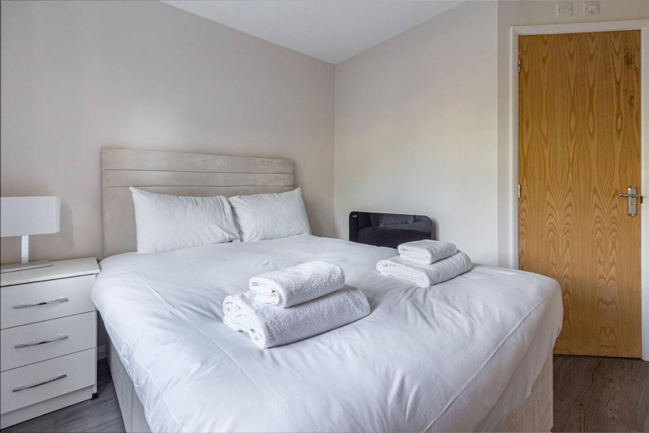 Lovely 2Bed Apt In Redditch, Free Wi-Fi & Parking Eksteriør bilde