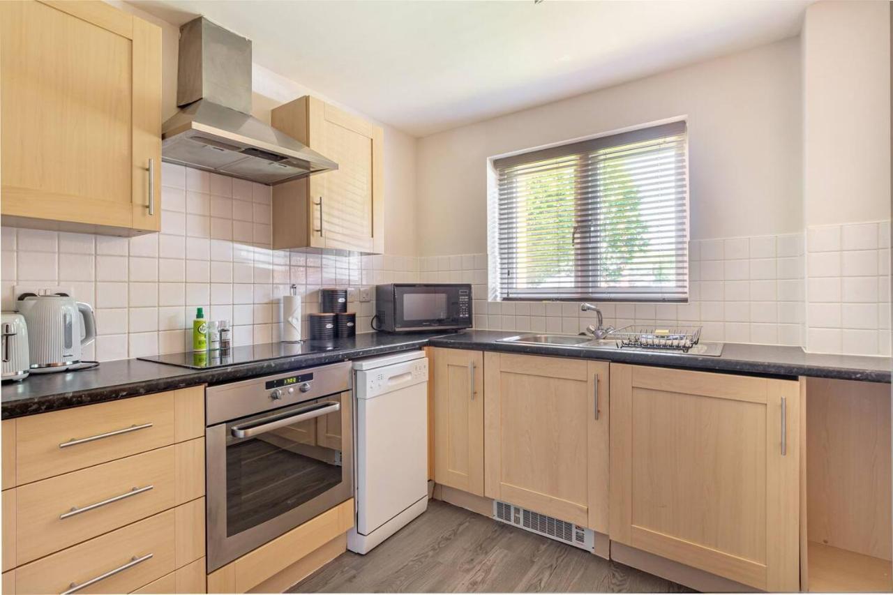 Lovely 2Bed Apt In Redditch, Free Wi-Fi & Parking Eksteriør bilde