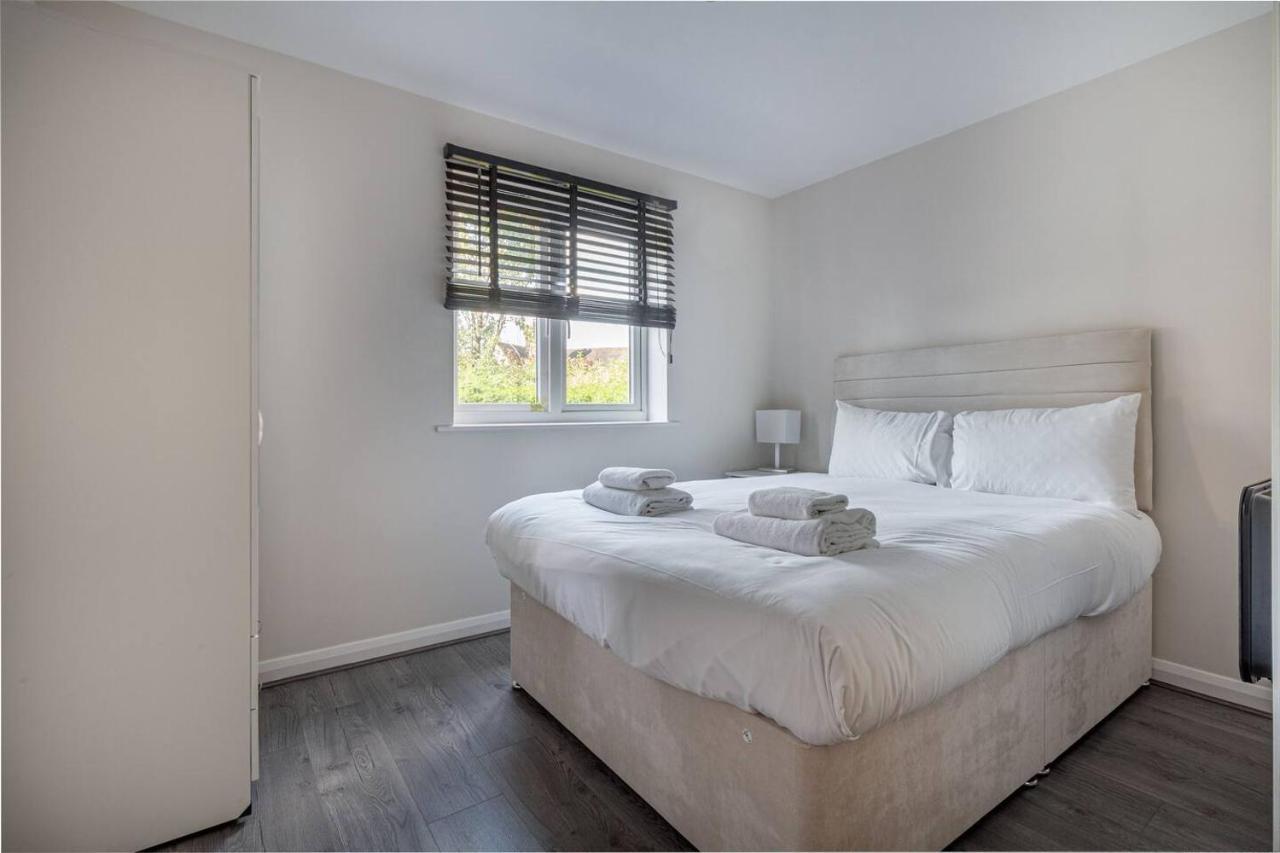 Lovely 2Bed Apt In Redditch, Free Wi-Fi & Parking Eksteriør bilde