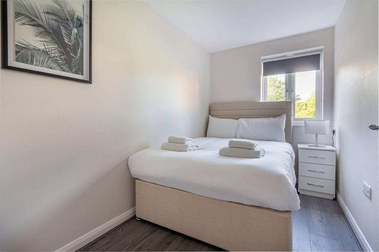 Lovely 2Bed Apt In Redditch, Free Wi-Fi & Parking Eksteriør bilde