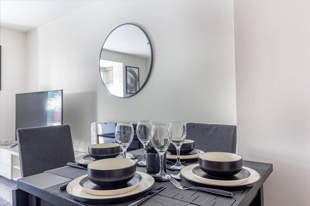 Lovely 2Bed Apt In Redditch, Free Wi-Fi & Parking Eksteriør bilde