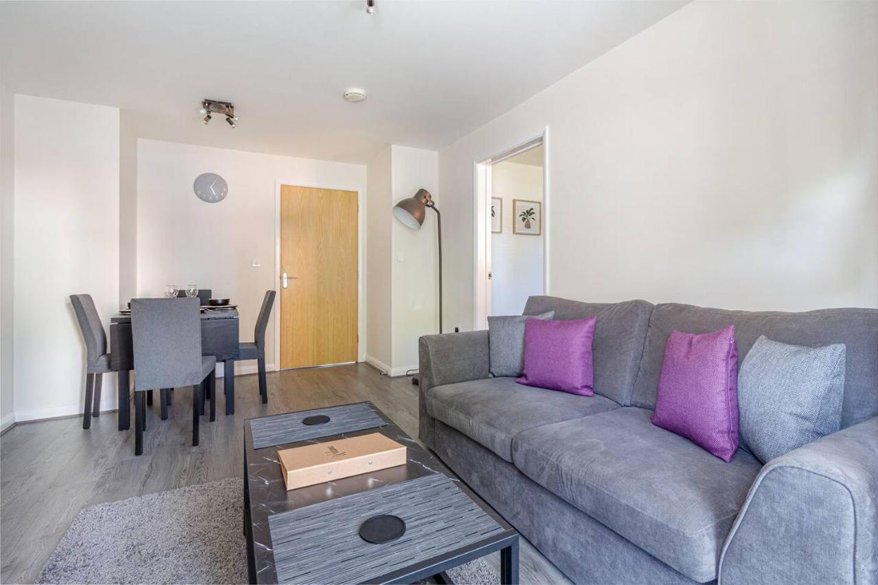 Lovely 2Bed Apt In Redditch, Free Wi-Fi & Parking Eksteriør bilde