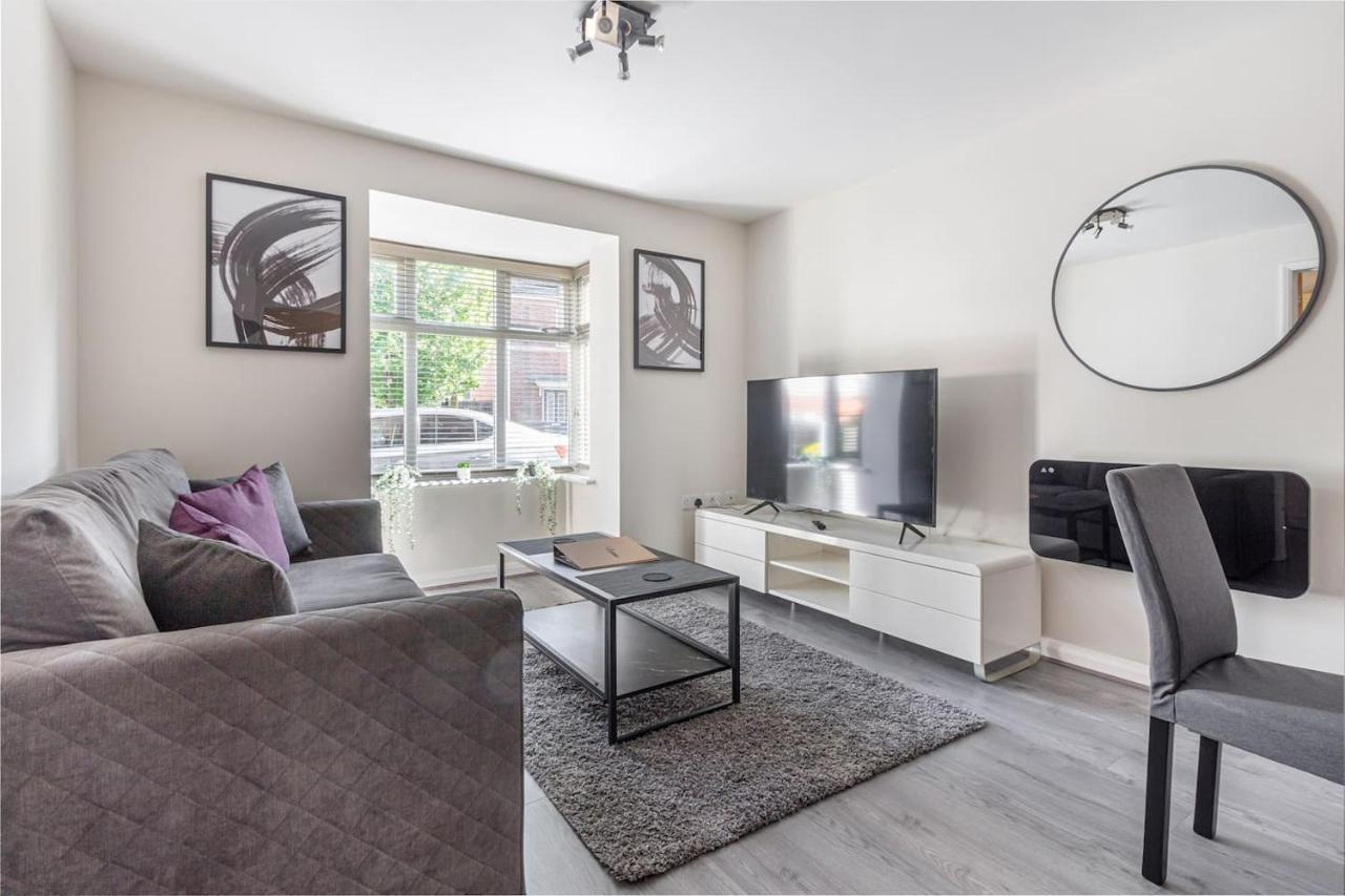 Lovely 2Bed Apt In Redditch, Free Wi-Fi & Parking Eksteriør bilde