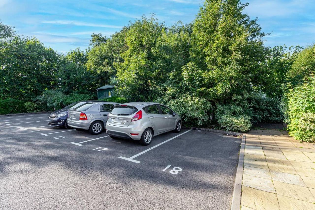 Lovely 2Bed Apt In Redditch, Free Wi-Fi & Parking Eksteriør bilde
