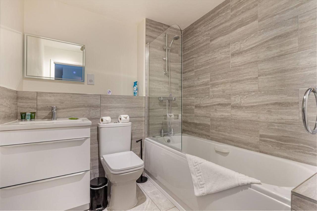 Lovely 2Bed Apt In Redditch, Free Wi-Fi & Parking Eksteriør bilde