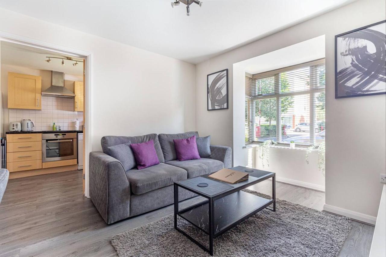 Lovely 2Bed Apt In Redditch, Free Wi-Fi & Parking Eksteriør bilde