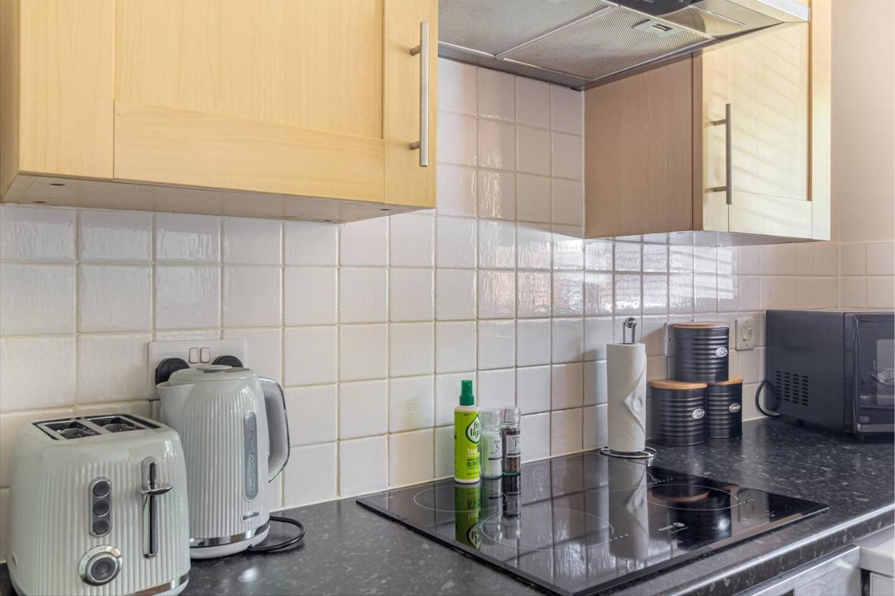 Lovely 2Bed Apt In Redditch, Free Wi-Fi & Parking Eksteriør bilde
