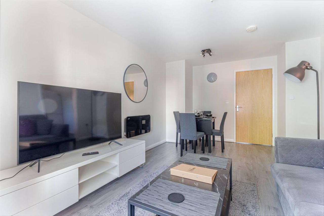 Lovely 2Bed Apt In Redditch, Free Wi-Fi & Parking Eksteriør bilde