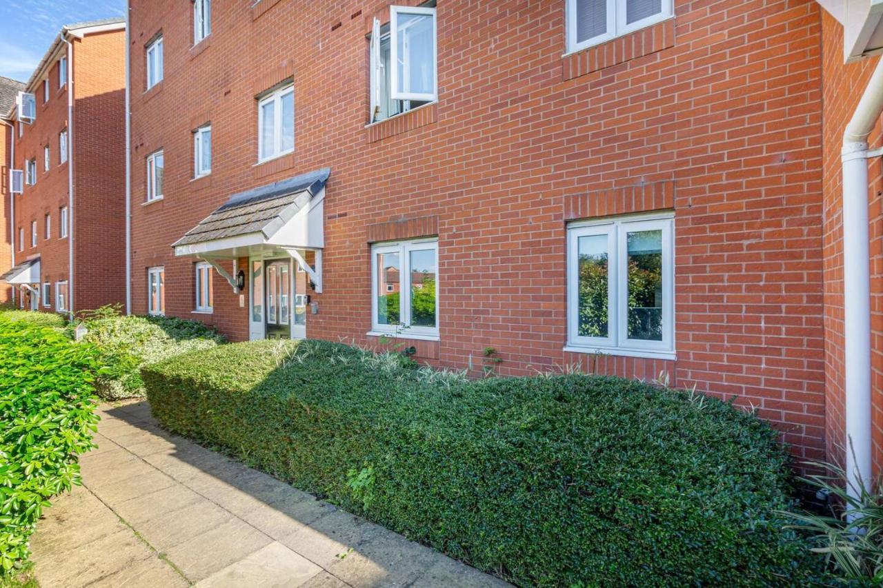 Lovely 2Bed Apt In Redditch, Free Wi-Fi & Parking Eksteriør bilde