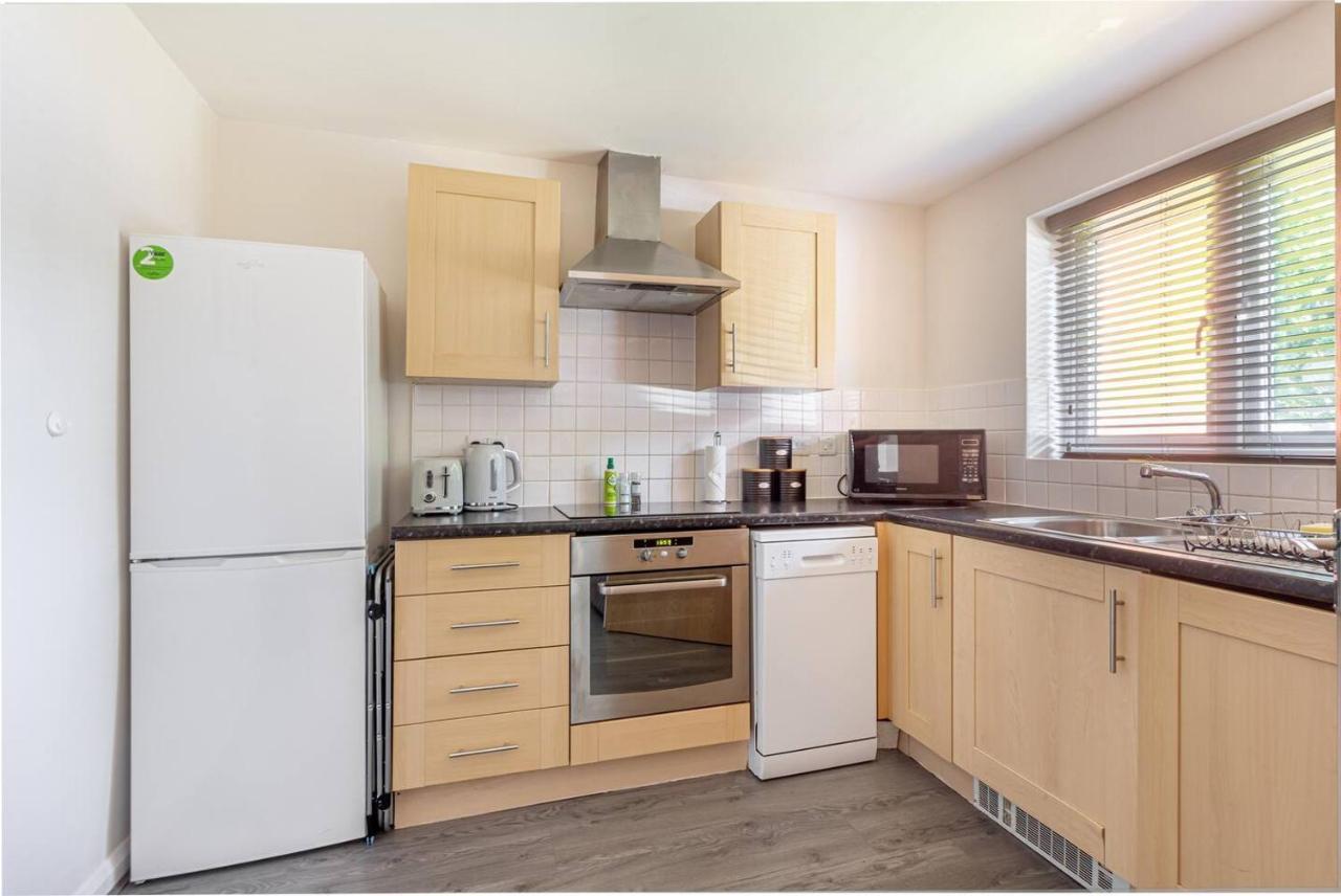 Lovely 2Bed Apt In Redditch, Free Wi-Fi & Parking Eksteriør bilde